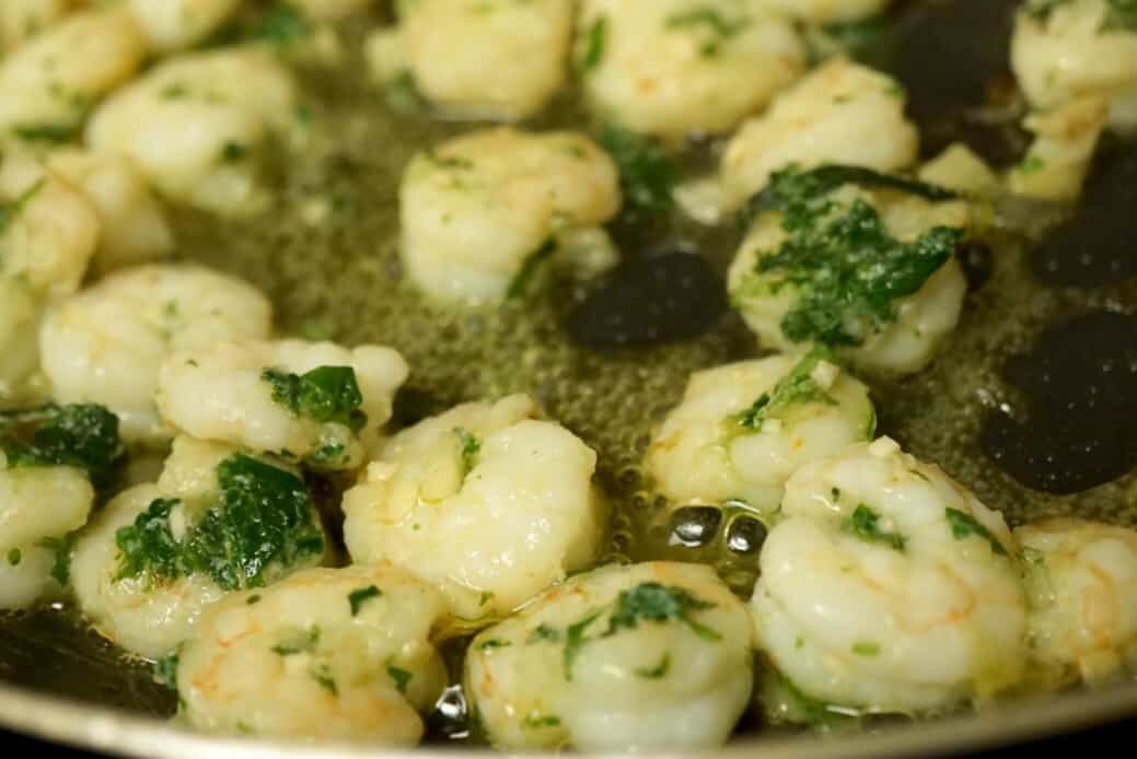 A healthy twist on a favorite: Fettucini alfredo ala cukes and cauli recipe uses nourishing bone broth & veggies for gluten free, dairy free pasta dinner