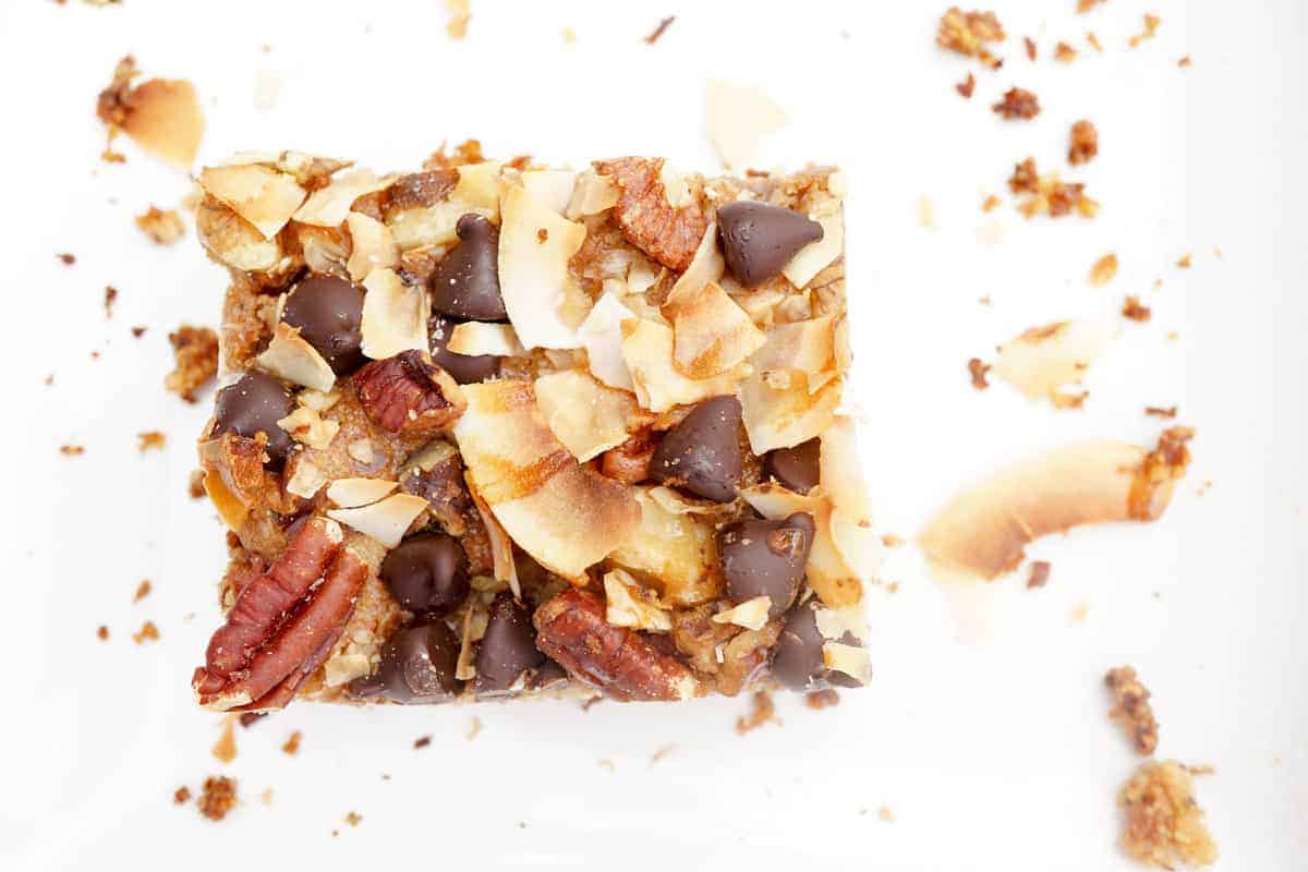 Magic Bars Recipe - The perfect goey chocolate and caramelly bar that's actually healthy! Gluten free, dairy free and refined sugar free! yes please