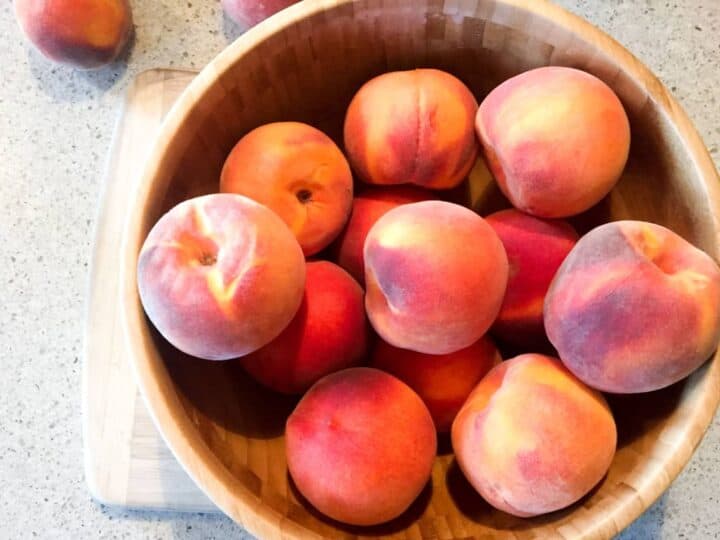 Enjoy peaches all year long with this healthy tutorial on how to Freeze Peaches