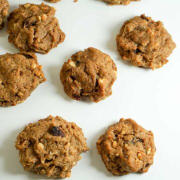 Elvis Cookies Recipe - a healthy, clean 4 ingredient cookie recipe inspired by Elvis Presley's favorite sandwich. Peanut butter, bacon, banana and honey = quick, easy, healthy, fun.