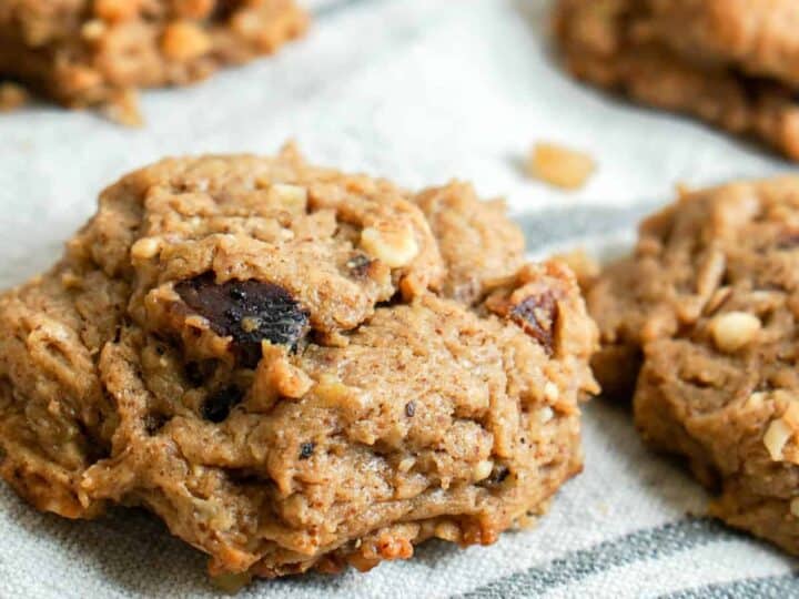 Elvis Cookies Recipe - a healthy, clean 4 ingredient cookie recipe inspired by Elvis Presley's favorite sandwich. Peanut butter, bacon, banana and honey = quick, easy, healthy, fun.