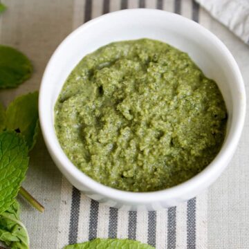 Quick 5 minute Mint Chutney recipe using only 5 ingredients. Healthy, gluten free, dairy free, and a great way to use leftover herbs.