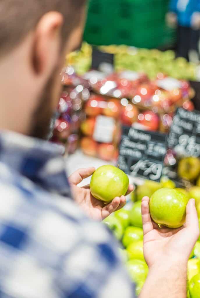 Buy Organic - choosing apples